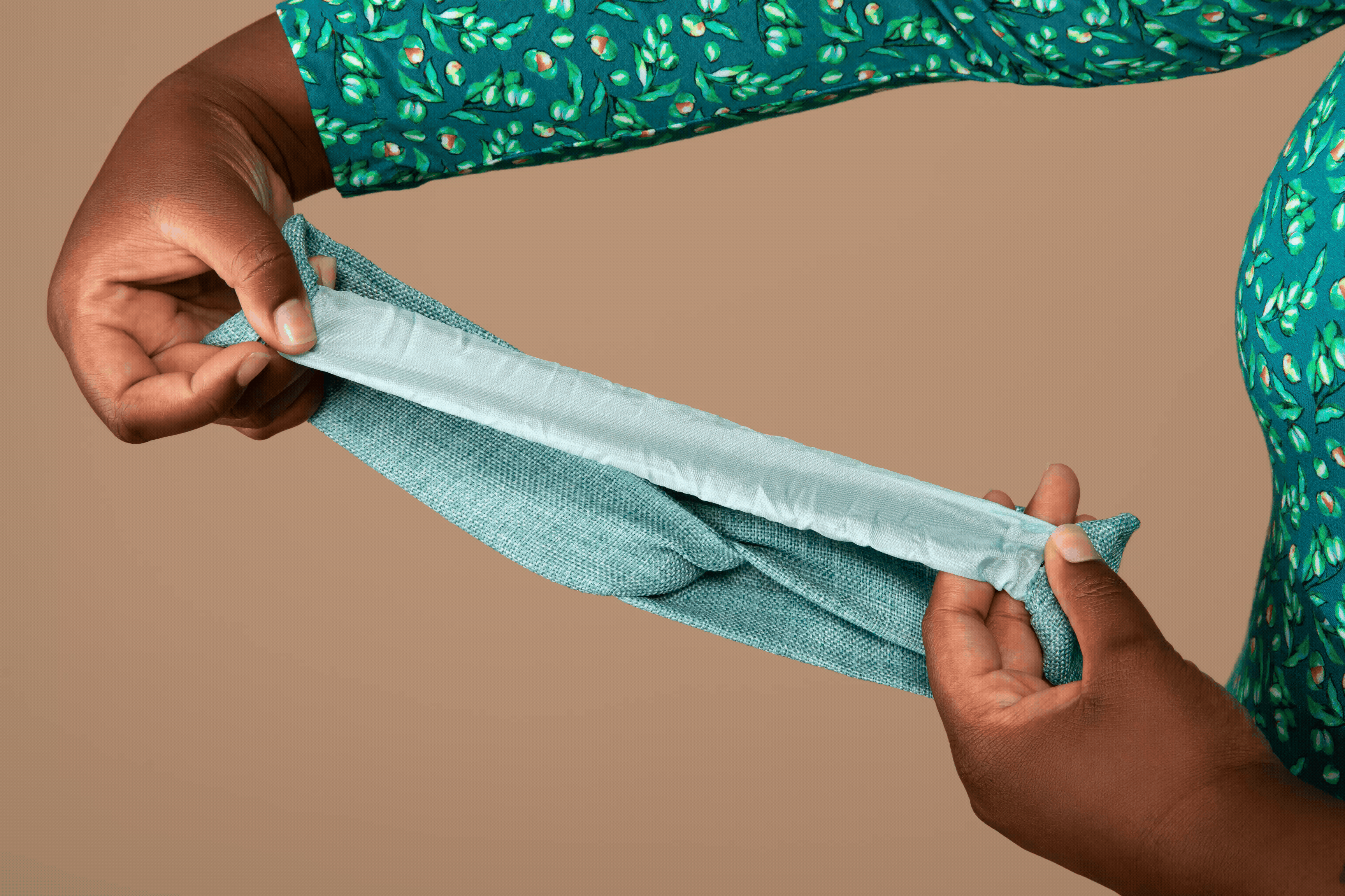 Womens head band stretch gif